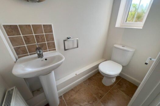 Three Bedroom House To Let in Chaucer Close
