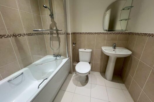 Three Bedroom House To Let in Chaucer Close