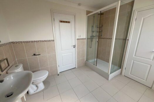 Three Bedroom House To Let in Chaucer Close