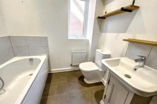 Four Bedroom House To let in Welham Close