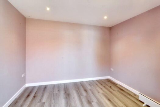 Four Bedroom House To let in Welham Close