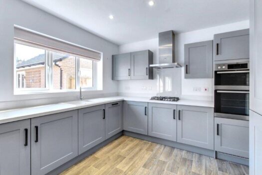 Four Bedroom House To let in Welham Close