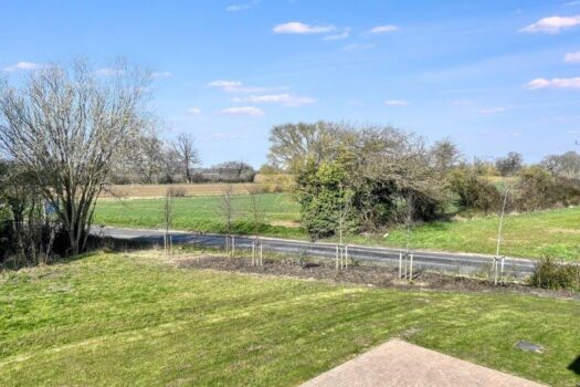 Four Bedroom House To let in Welham Close