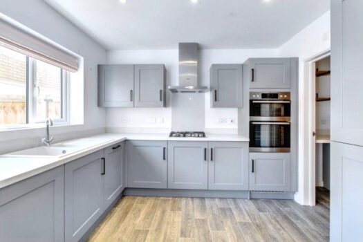 Four Bedroom House To let in Welham Close