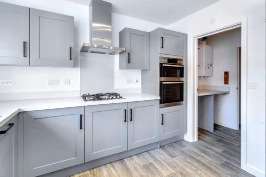 Four Bedroom House To let in Welham Close