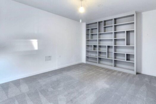 Four Bedroom House To let in Welham Close