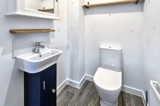 Four Bedroom House To let in Welham Close