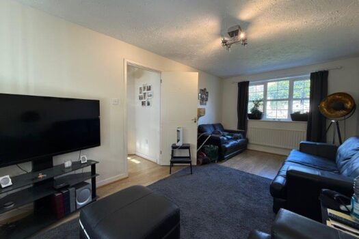 Three Bedroom House To Let in Nightingale Close