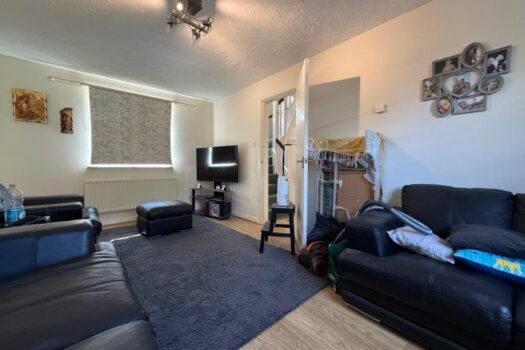 Three Bedroom House To Let in Nightingale Close