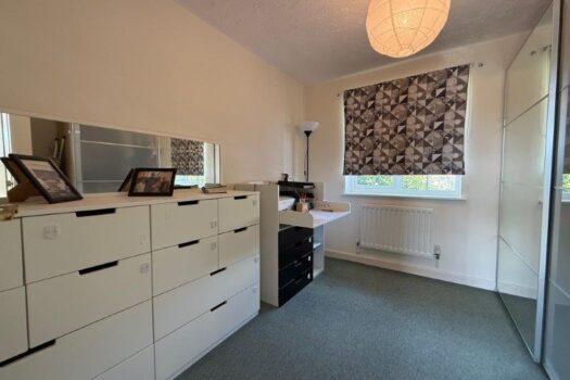 Three Bedroom House To Let in Nightingale Close