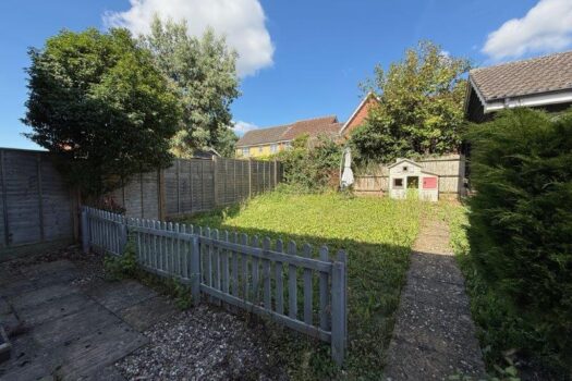 Three Bedroom House To Let in Nightingale Close