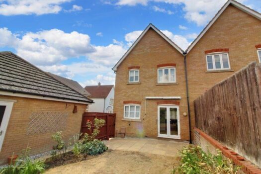 Three Bedroom House To Let in Dunnock Close