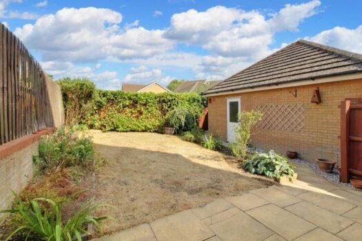 Three Bedroom House To Let in Dunnock Close