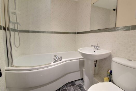 Two Bedroom House To Let in Guillemot Close