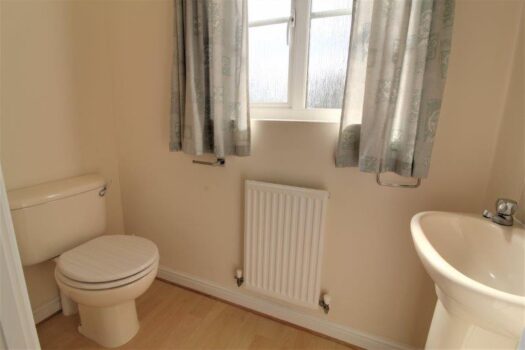 Three Bedroom House To Let in Dunnock Close