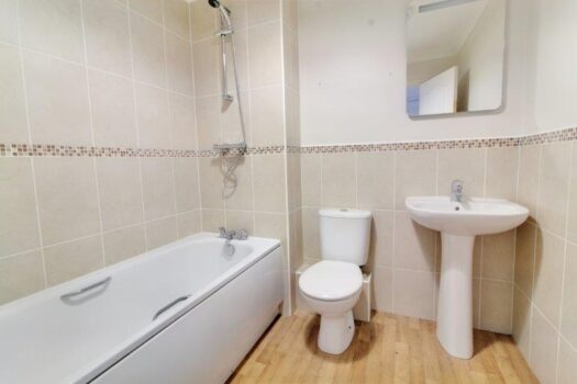 Three Bedroom House To Let in Chaucer Close