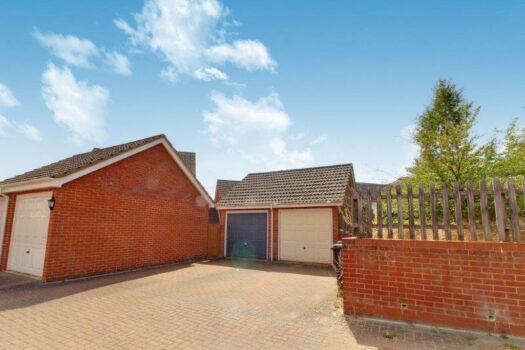 Three Bedroom House To Let in Chaucer Close