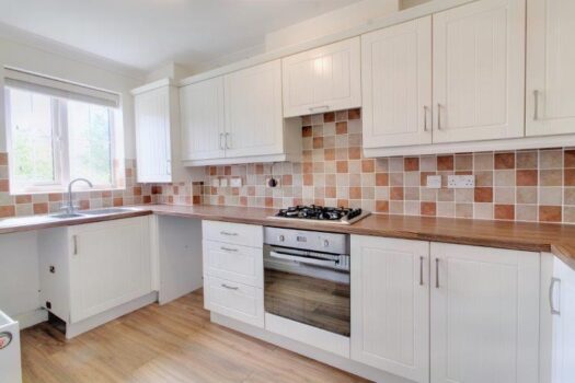 Three Bedroom House To Let in Chaucer Close