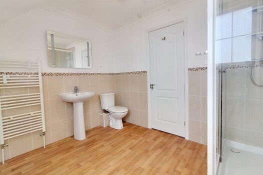 Three Bedroom House To Let in Chaucer Close