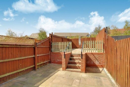 Three Bedroom House To Let in Chaucer Close