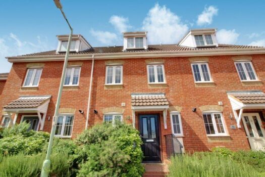 Three Bedroom House To Let in Chaucer Close