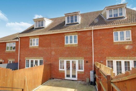 Three Bedroom House To Let in Chaucer Close