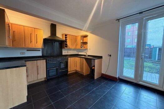 Three Bedroom House To Let in Stowupland St