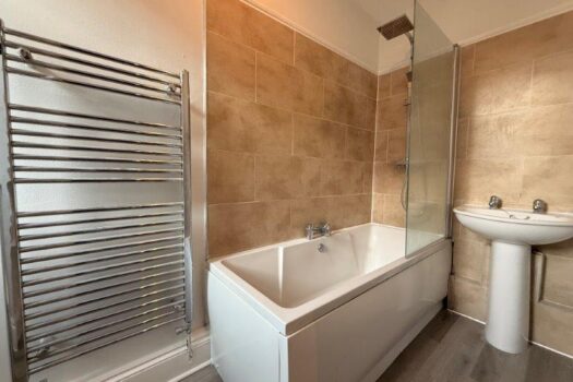 Three Bedroom House To Let in Stowupland St