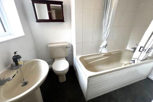 Two Bedroom House To Let on Regent Street