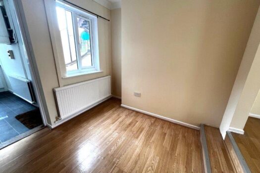 Two Bedroom House To Let on Regent Street