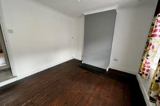 Three Bedroom House To Let on Victoria Road