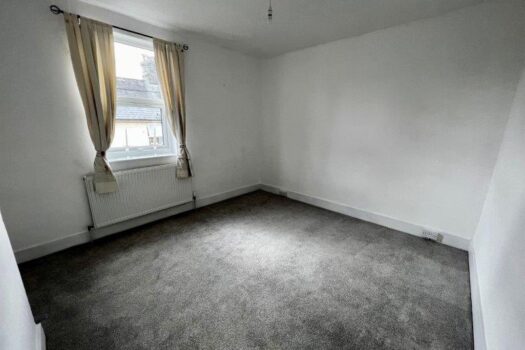 Three Bedroom House To Let on Victoria Road