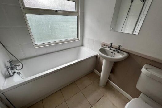 Three Bedroom House To Let on Victoria Road