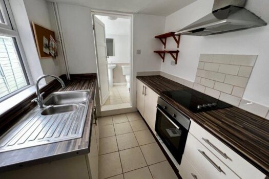 Three Bedroom House To Let on Victoria Road