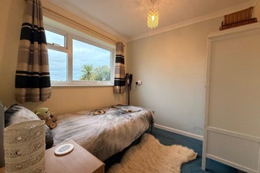 Three Bedroom Bungalow To Let in Birchwood Drive