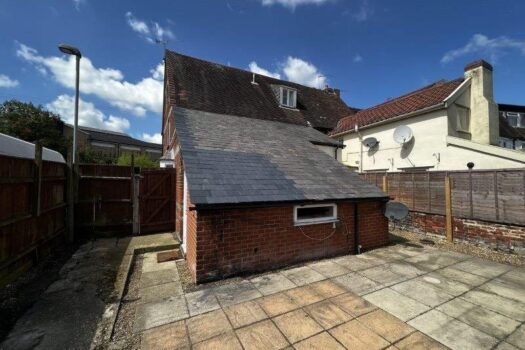Three Bedroom House To Let in Stowupland Street