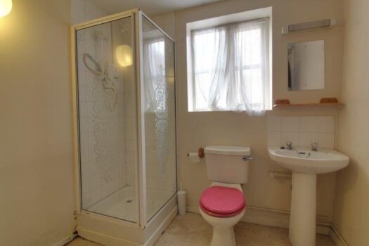 Three Bedroom House To Let in Stowupland Street