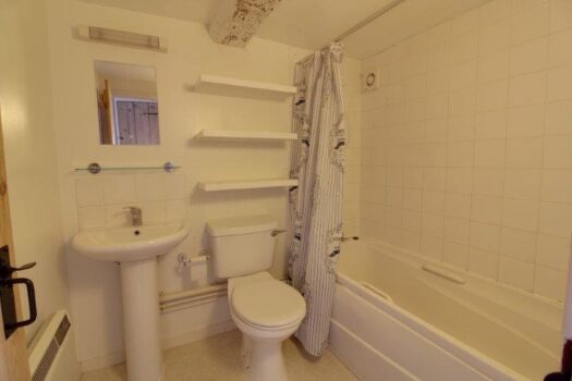 Three Bedroom House To Let in Stowupland Street