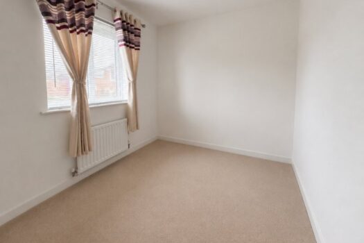 Two Bedroom Coach House To Let in Buzzard Rise