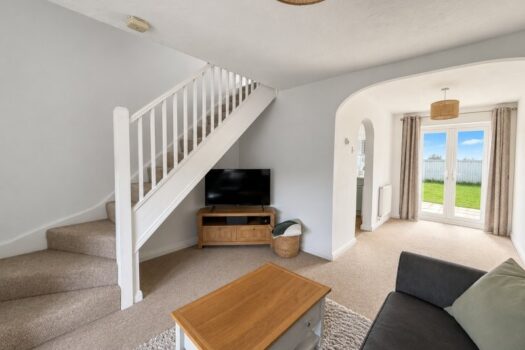 Two Bedroom House To Let in Bury Street