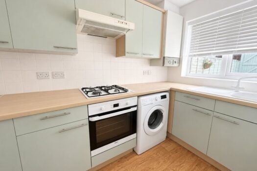 Two Bedroom House To Let in Bury Street