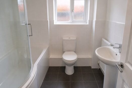 Two Bedroom Coach House To Let in Buzzard Rise