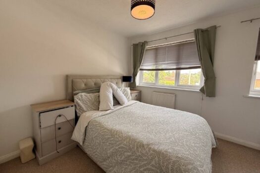 Two Bedroom House To Let in Bury Street