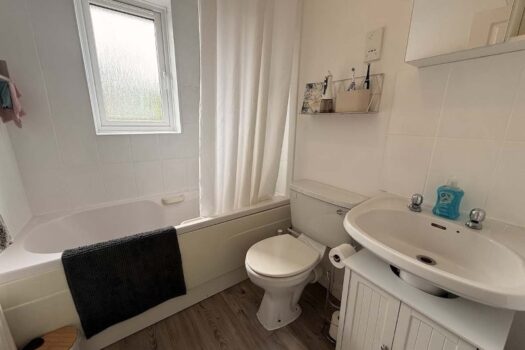 Two Bedroom House To Let in Bury Street