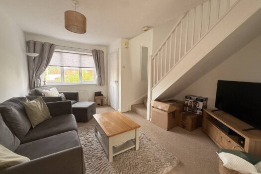 Two Bedroom House To Let in Bury Street