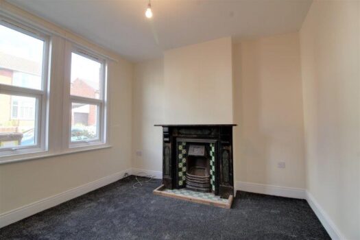 Two Bedroom House To Let in Kensington Road