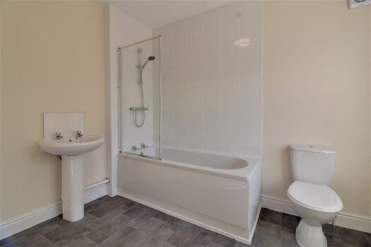 Two Bedroom House To Let in Kensington Road