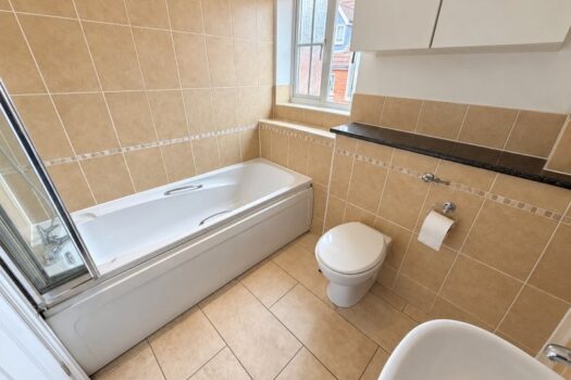 Three Bedroom House To Let in Nuthatch Close