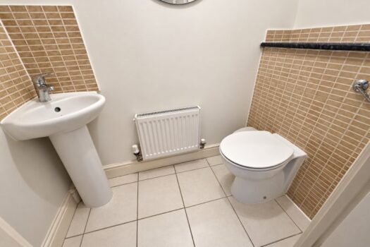 Three Bedroom House To Let in Nuthatch Close