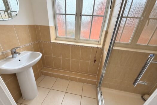 Three Bedroom House To Let in Nuthatch Close